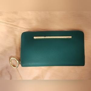 Green Steve Madden zipper wallett